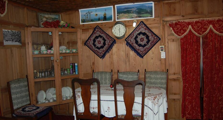 Hari Palace Houseboat, Srinagar 5
